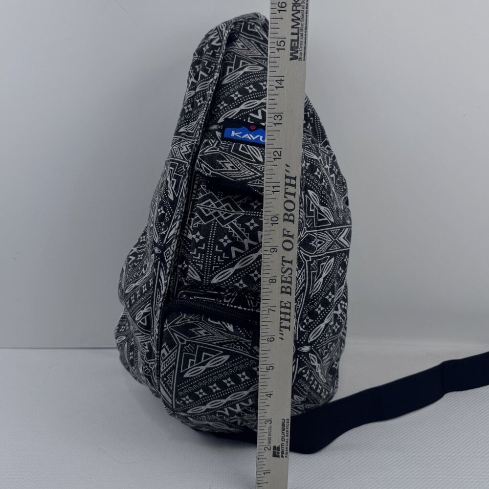 Kavu Geometric Rope Sling Bag Crossbody Purse Backpack Black White Tribal Hiking - Picture 11 of 15
